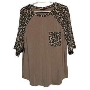 Zenana Women's Tan Animal Print Short Sleeve T-Shirt Front Pocket Size L